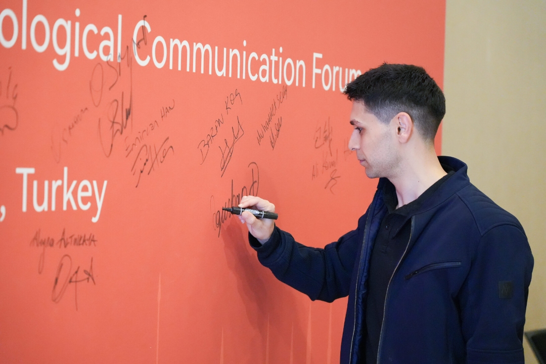 9e5d9af4f00945469bbde8f3db12df06.jpg 9e5d9af4f00945469bbde8f3db12df06.jpg